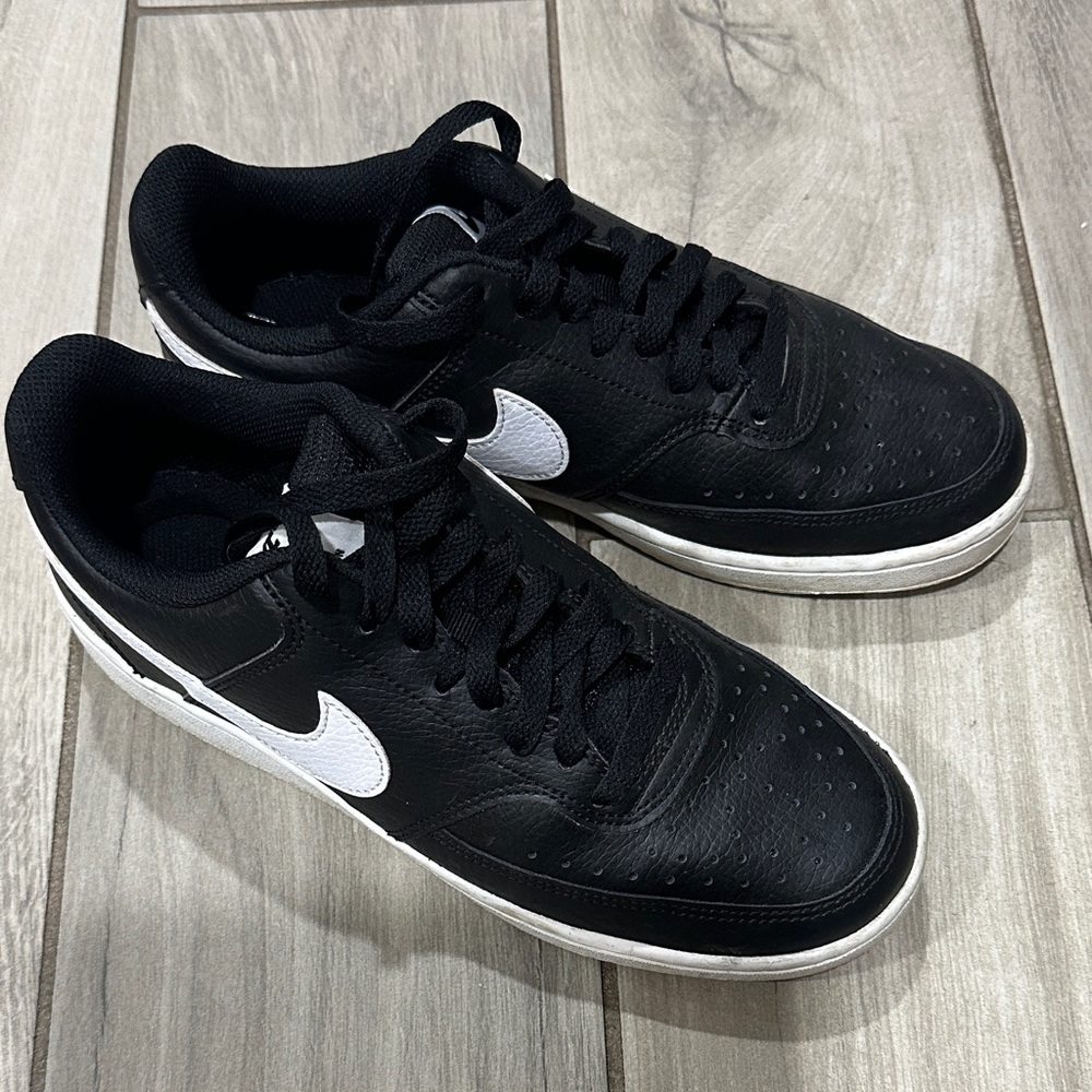 Nike boys Black and White Leather Sneakers